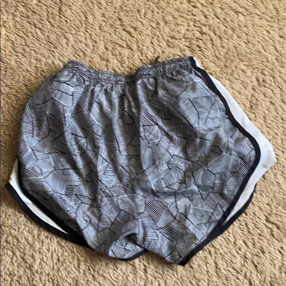 Nike pattern shorts - Picture 2 of 3
